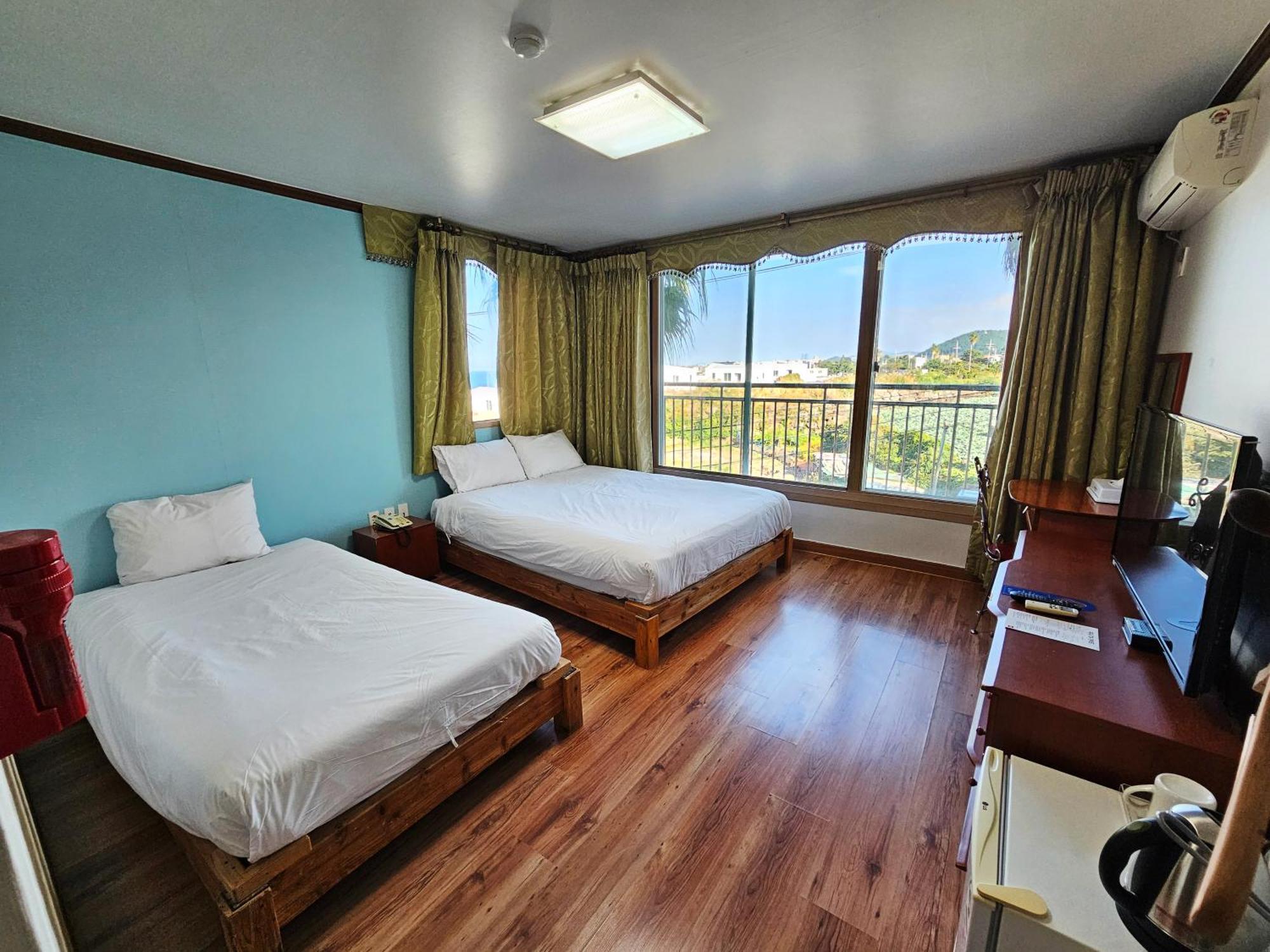 Sea Cliff Hotel Jeju Zimmer foto